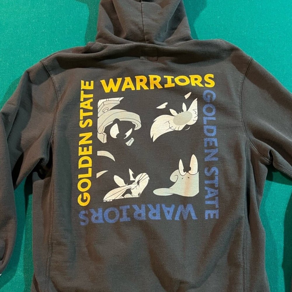 Golden State Warriors Tailgate Clothing Looney Toons Hoodie Men's Medium
